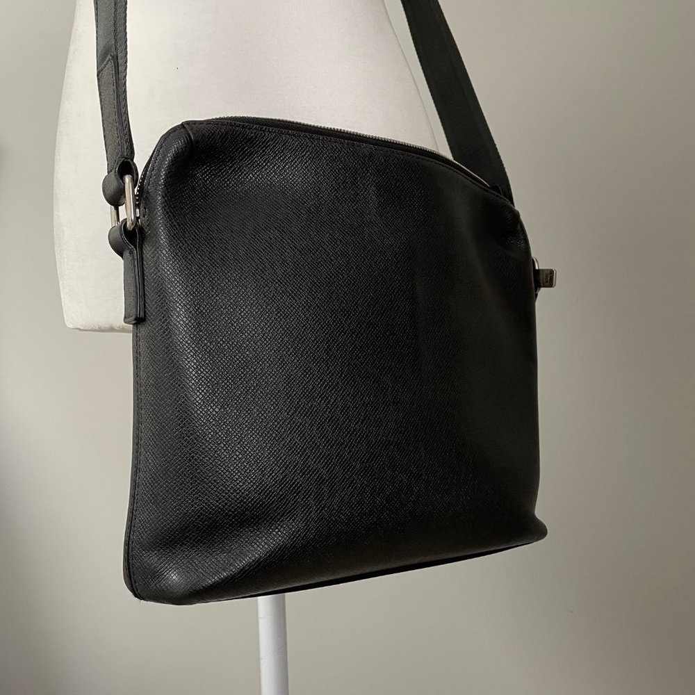 Louis Vuitton Taiga Grigori Messenger Ardoise Bag